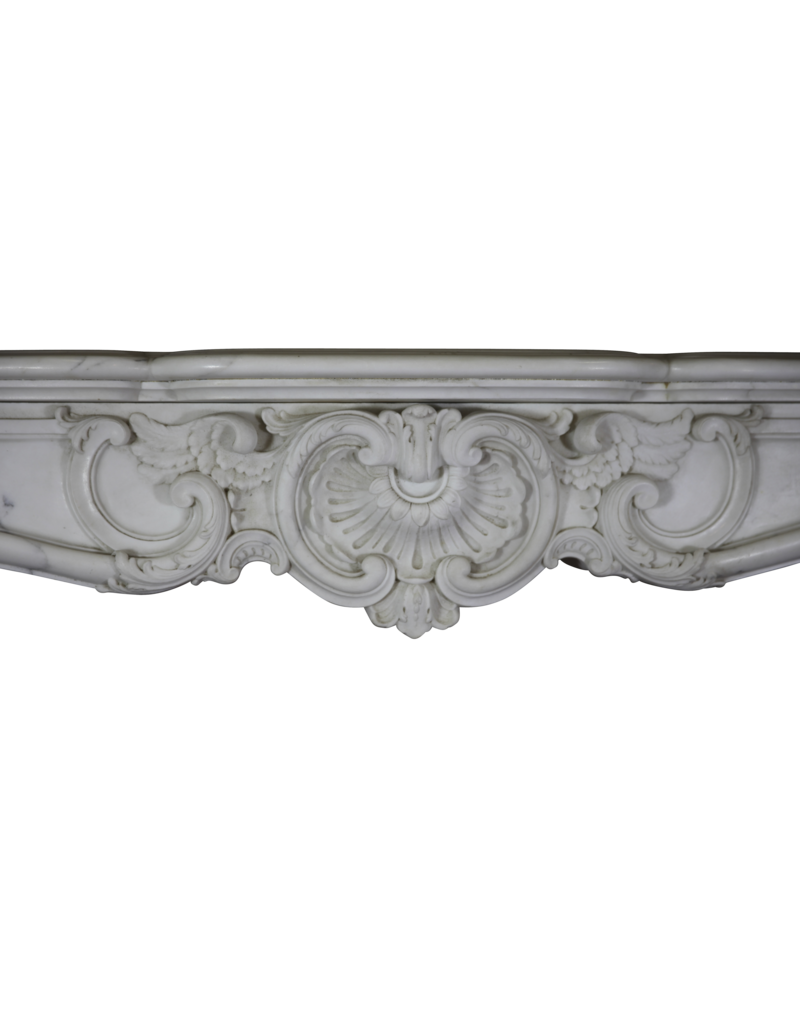 Maison Leon Van den Bogaert Vintage-Schloss-Kaminumrandung aus weißem Carrara-Marmor