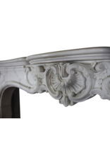 Maison Leon Van den Bogaert Vintage-Schloss-Kaminumrandung aus weißem Carrara-Marmor