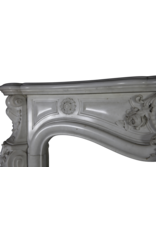 Maison Leon Van den Bogaert Reine französische Vintage-Kaminumrandung aus weißem Statuario-Marmor