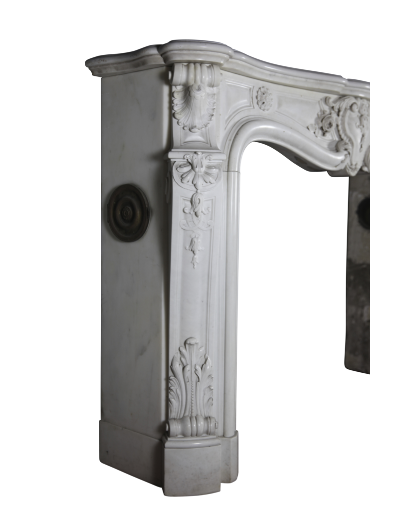 Maison Leon Van den Bogaert Reine französische Vintage-Kaminumrandung aus weißem Statuario-Marmor