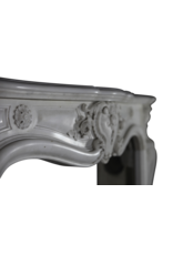 Maison Leon Van den Bogaert Reine französische Vintage-Kaminumrandung aus weißem Statuario-Marmor