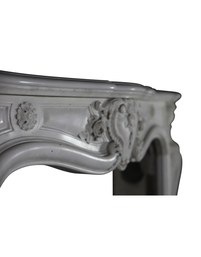 Maison Leon Van den Bogaert Reine französische Vintage-Kaminumrandung aus weißem Statuario-Marmor