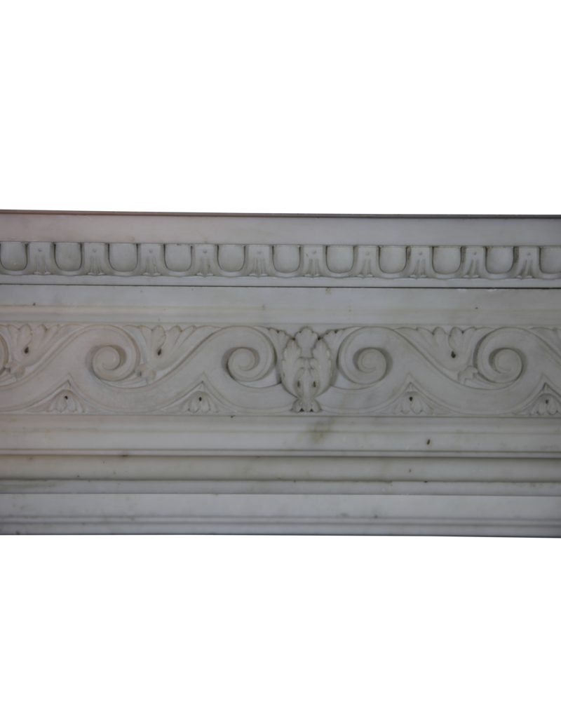 Maison Leon Van den Bogaert Große repräsentative Vintage-Kaminumrandung aus weißem Statuario-Marmor