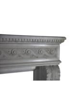 Maison Leon Van den Bogaert Große repräsentative Vintage-Kaminumrandung aus weißem Statuario-Marmor