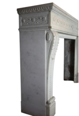 Maison Leon Van den Bogaert Große repräsentative Vintage-Kaminumrandung aus weißem Statuario-Marmor