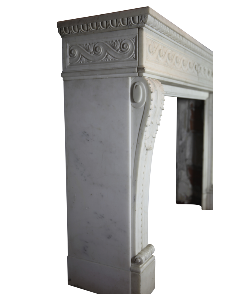 Maison Leon Van den Bogaert Große repräsentative Vintage-Kaminumrandung aus weißem Statuario-Marmor