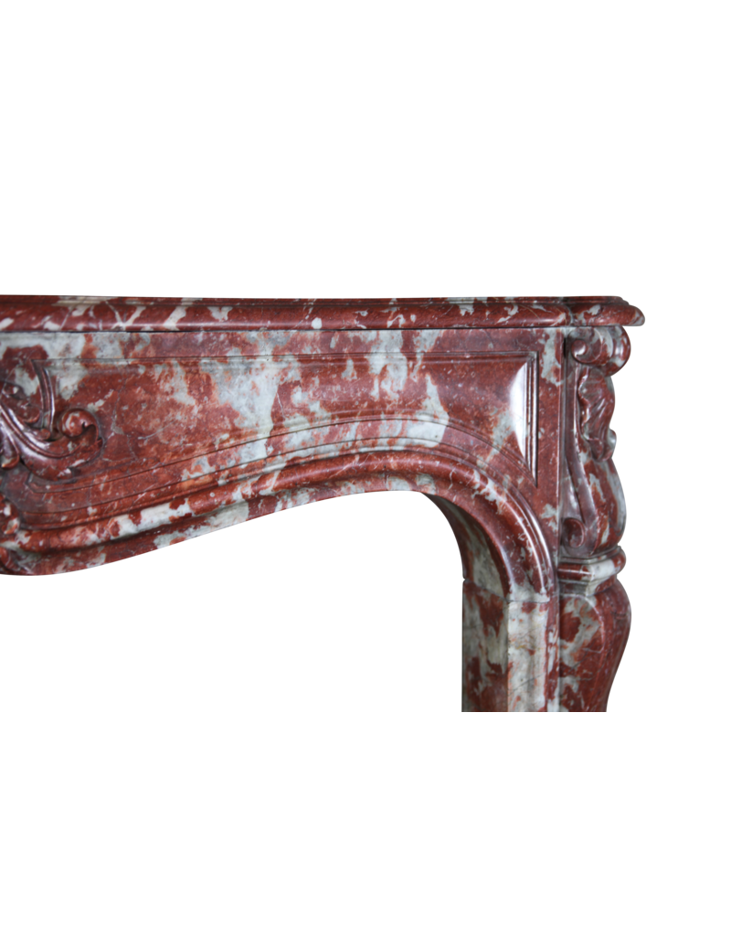 Maison Leon Van den Bogaert Klassisch elegante antike französische Kaminumrandung aus Marmor aus dem 18. Jahrhundert