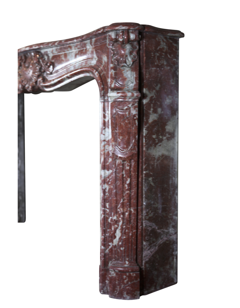Maison Leon Van den Bogaert Klassisch elegante antike französische Kaminumrandung aus Marmor aus dem 18. Jahrhundert