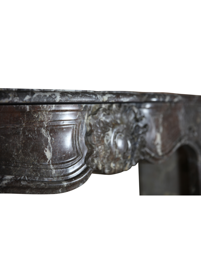 Maison Leon Van den Bogaert Französische Kaminumrandung aus Marmor aus der Régence-Zeit