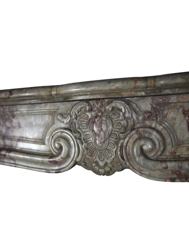 Maison Leon Van den Bogaert Klassische originale antike französische Kaminumrandung aus Marmor