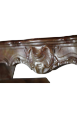 Maison Leon Van den Bogaert Elegante antike Kaminumrandung aus Stein