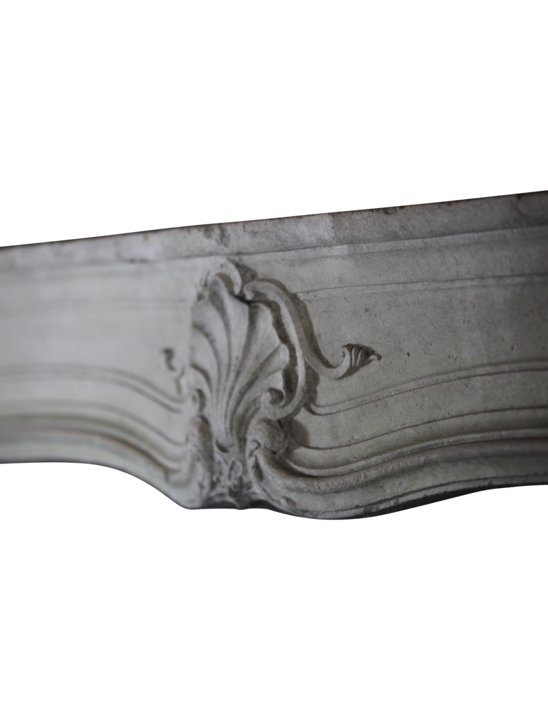 Maison Leon Van den Bogaert Französisch des 18. Jahrhunderts periode Kalkstein Kaminmaske