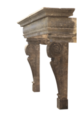 Maison Leon Van den Bogaert Italienische Kaminumrandung aus Fossilstein aus der Renaissance