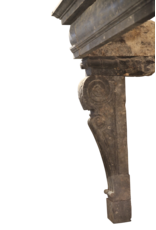 Maison Leon Van den Bogaert Italienische Kaminumrandung aus Fossilstein aus der Renaissance