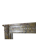 Maison Leon Van den Bogaert Elegante antike französische Kaminumrandung aus Marmor