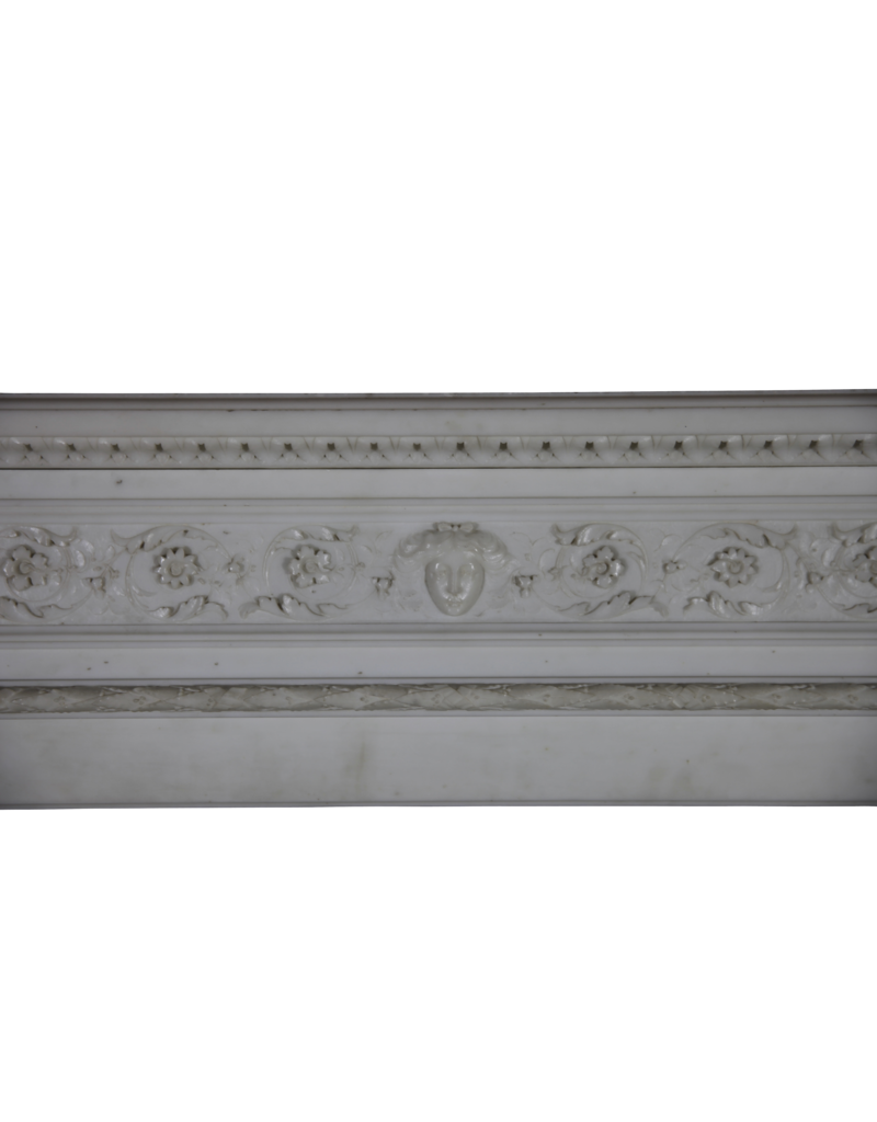 Maison Leon Van den Bogaert Große elegante antike französische Kaminumrandung aus weißem Statuario-Marmor