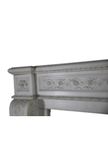 Maison Leon Van den Bogaert Große elegante antike französische Kaminumrandung aus weißem Statuario-Marmor