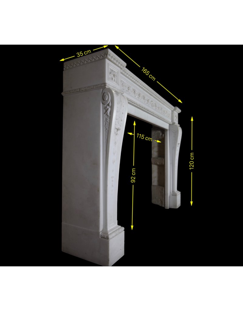 Maison Leon Van den Bogaert Große elegante antike französische Kaminumrandung aus weißem Statuario-Marmor