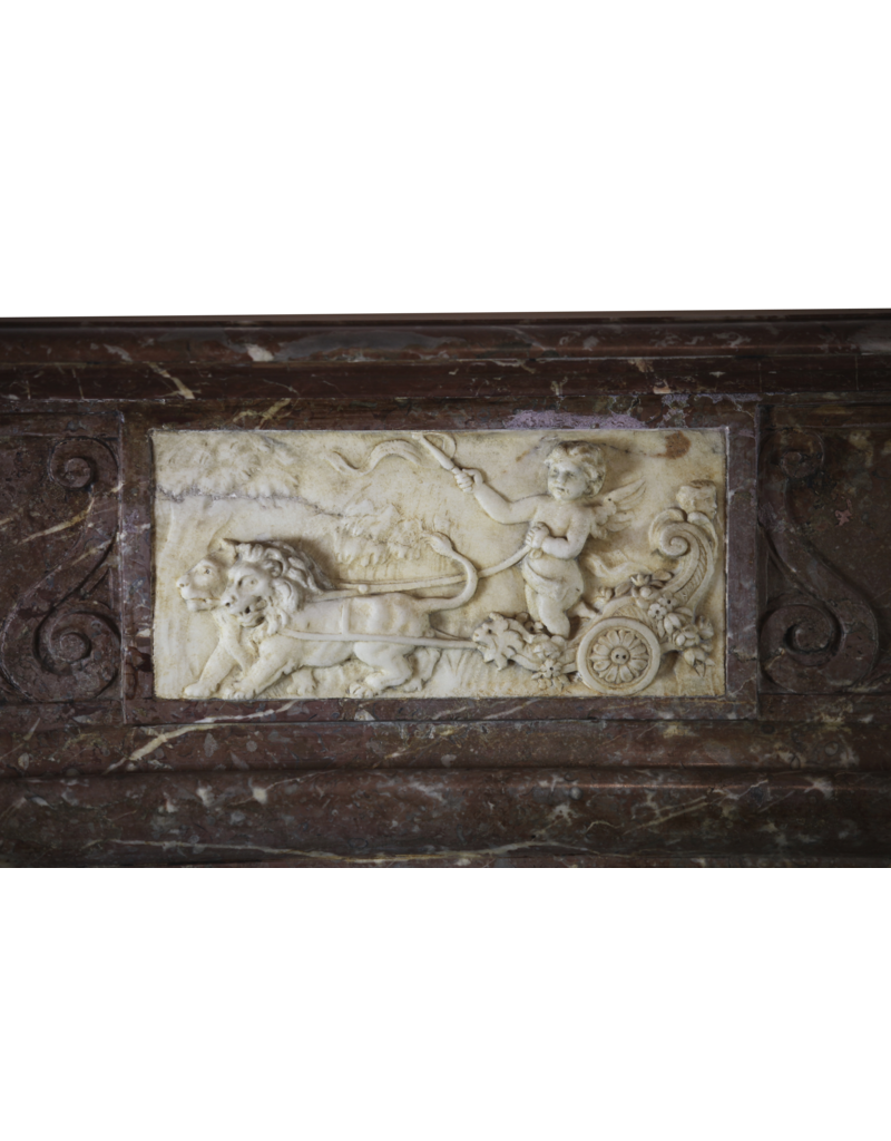 Maison Leon Van den Bogaert Markante Kaminumrandung aus Marmor