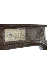 Maison Leon Van den Bogaert Markante Kaminumrandung aus Marmor