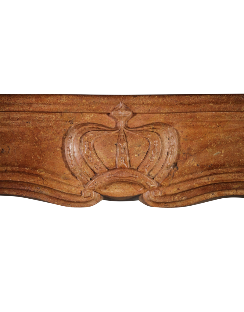 Maison Leon Van den Bogaert 17. Jahrhundert Empfindliche Französisch Hartsteinkamin Surround