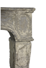 Maison Leon Van den Bogaert Feiner französischer Vintage-Kamin aus Kalkstein aus dem 18. Jahrhundert