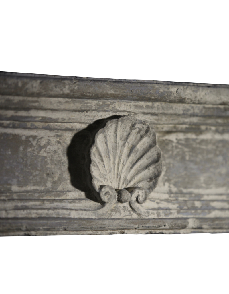 Maison Leon Van den Bogaert Feiner französischer Vintage-Kamin aus Kalkstein aus dem 18. Jahrhundert