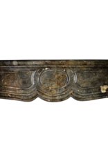 Maison Leon Van den Bogaert Elegante französische Kaminumrandung aus dem 17. Jahrhundert