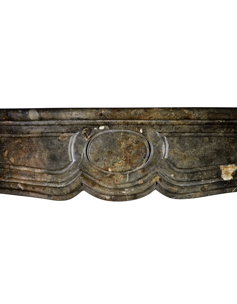 Maison Leon Van den Bogaert Elegante französische Kaminumrandung aus dem 17. Jahrhundert
