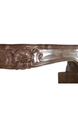 Maison Leon Van den Bogaert Klassisch elegante französische Vintage-Kaminumrandung aus Hartstein