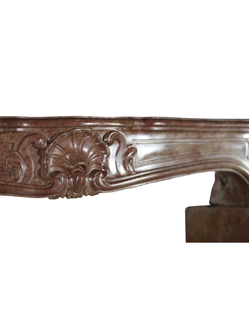 Maison Leon Van den Bogaert Klassisch elegante französische Vintage-Kaminumrandung aus Hartstein