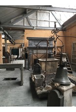 Maison Leon Van den Bogaert Große elegante antike französische Kaminumrandung aus Kalkstein aus der Renaissance
