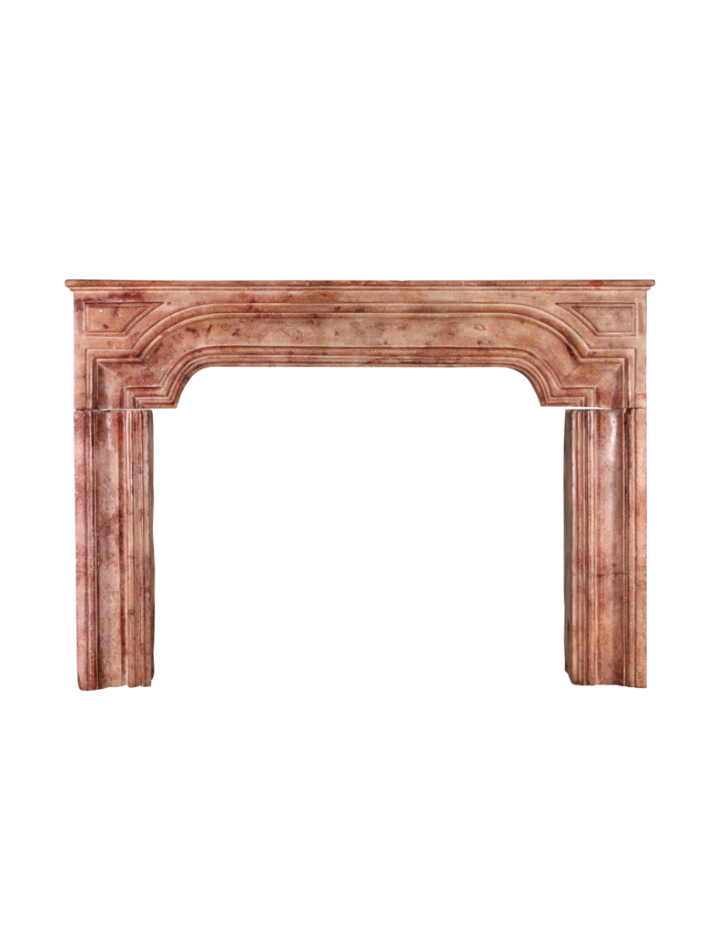 Maison Leon Van den Bogaert Elegante italienische Kaminumrandung aus Kalkstein im Landhausstil