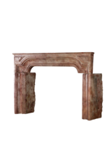 Maison Leon Van den Bogaert Elegante italienische Kaminumrandung aus Kalkstein im Landhausstil