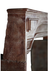 Maison Leon Van den Bogaert Elegante italienische Kaminumrandung aus Kalkstein im Landhausstil