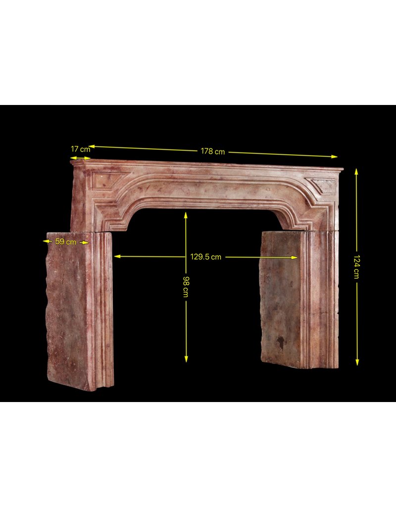 Maison Leon Van den Bogaert Elegante italienische Kaminumrandung aus Kalkstein im Landhausstil