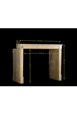 Maison Leon Van den Bogaert Zeitlose antike französische Kaminumrandung aus dem 19. Jahrhundert
