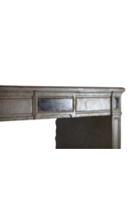 Maison Leon Van den Bogaert Zeitlos elegante französische Vintage-Kaminumrandung aus Kalkstein