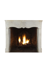 Maison Leon Van den Bogaert Feudale Vintage-Kaminumrandung aus Kalkstein