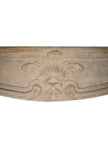 Maison Leon Van den Bogaert Elegante französische Vintage-Kaminumrandung aus Kalkstein im Landhausstil