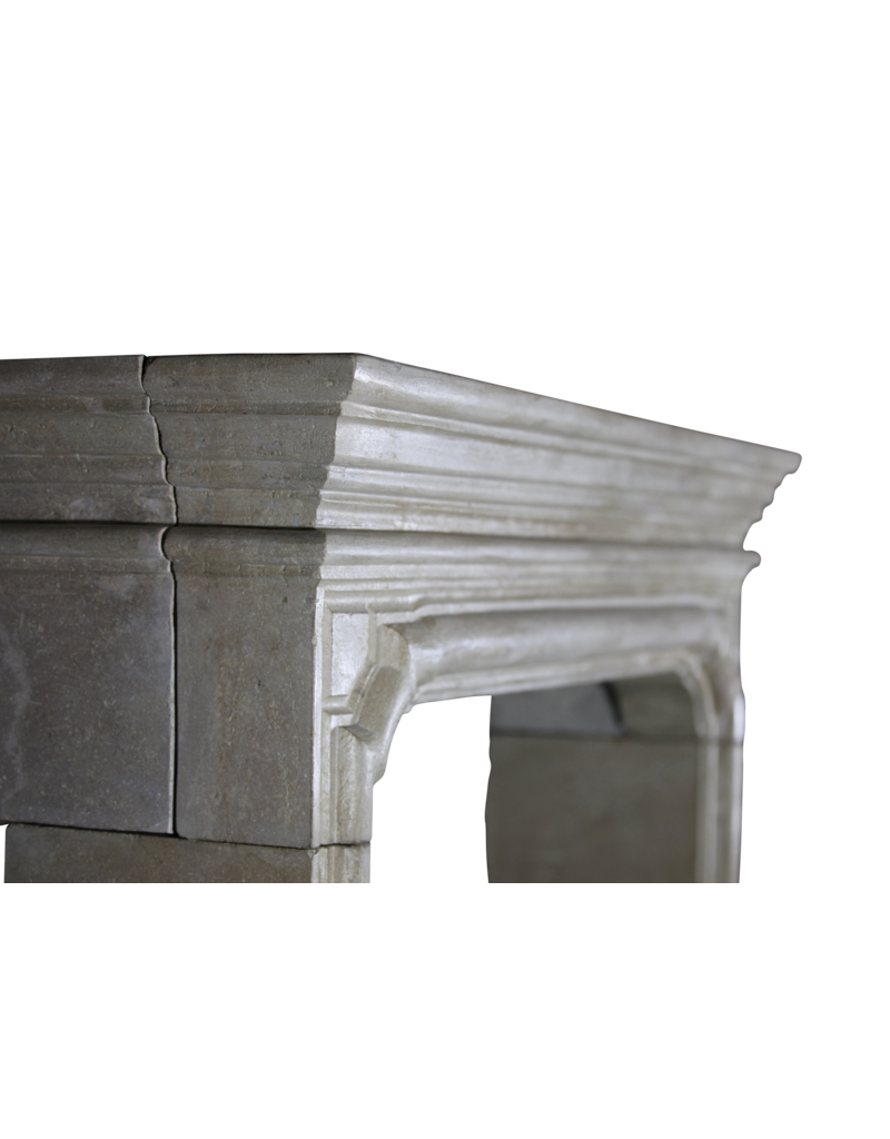 Maison Leon Van den Bogaert Zeitloser französischer harter Kalkstein im Louis-XIV-Stil