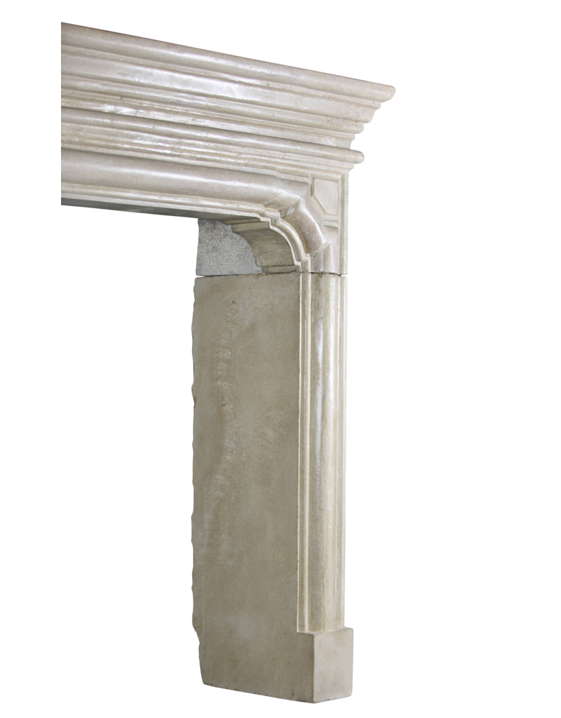 Maison Leon Van den Bogaert Zeitloser französischer harter Kalkstein im Louis-XIV-Stil