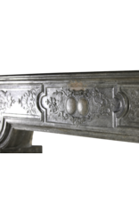 Maison Leon Van den Bogaert Hochwertige antike Kaminumrandung aus zweifarbigem Stein