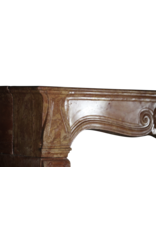 Maison Leon Van den Bogaert Antike französische Kaminumrandung aus dem 18. Jahrhundert