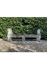 Maison Leon Van den Bogaert Antike französische schlossgartenbank aus Kalkstein