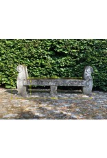 Maison Leon Van den Bogaert Antike französische schlossgartenbank aus Kalkstein