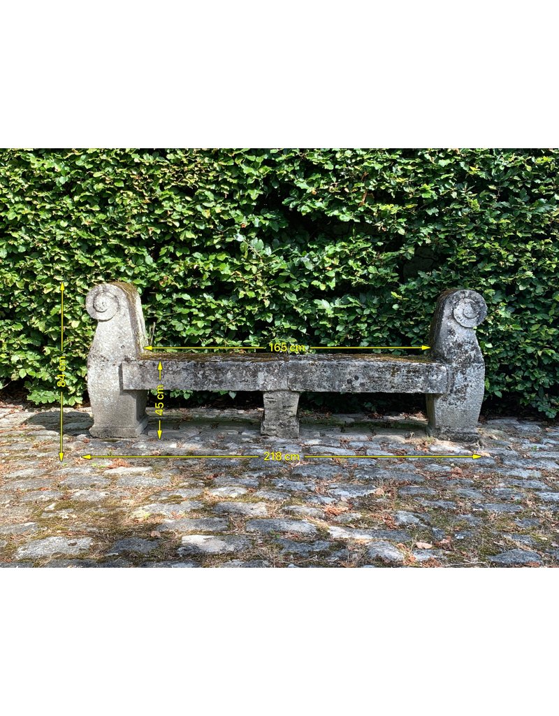 Maison Leon Van den Bogaert Antike französische schlossgartenbank aus Kalkstein
