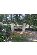 Maison Leon Van den Bogaert Antike französische schlossgartenbank aus Kalkstein