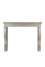 Maison Leon Van den Bogaert Eleganter französischer zweifarbiger Hartsteinkamin