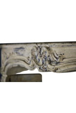 Maison Leon Van den Bogaert Französische Vintage-Kaminumrandung aus Kalkstein im Landhausstil